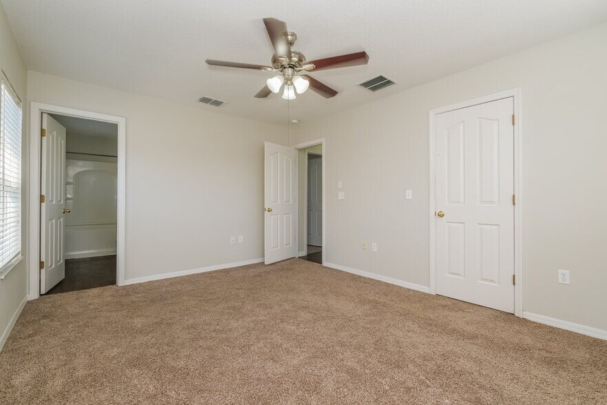 Building Photo - 9627 Maxson Dr