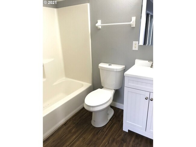 Building Photo - 6867 N Fessenden St