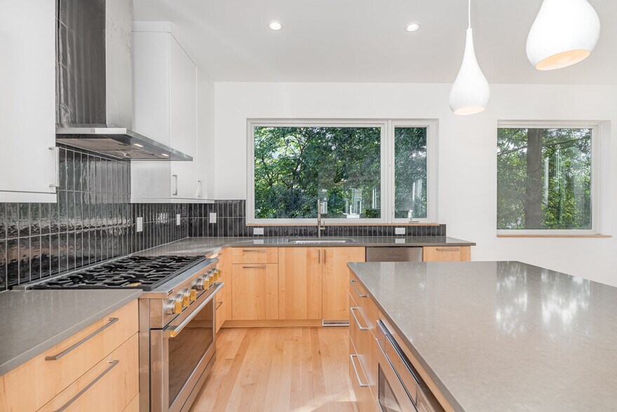 Building Photo - 515 W Lenoir St