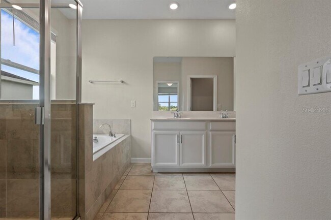 Building Photo - 877 Ocean Course Ave