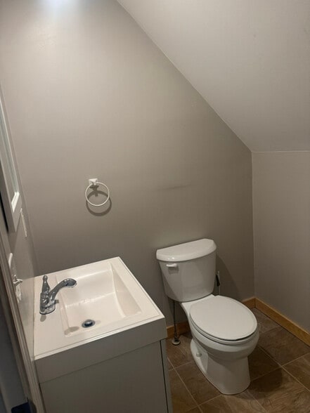 Building Photo - 198 Summer St