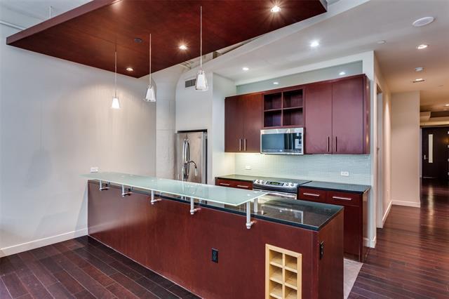 Building Photo - 2600 W 7th St