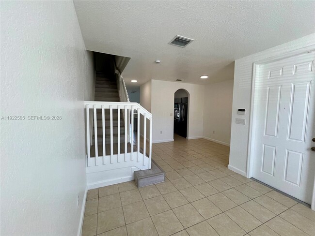 Building Photo - 1550 NE 33rd Ave