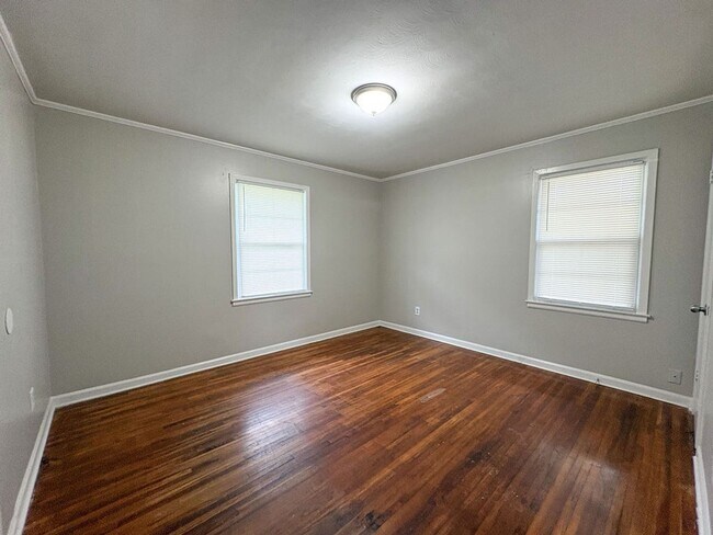 Building Photo - 4 bedroom, 2 bathroom house near Perkins and Willow / Colonial Acres area of Memphis
