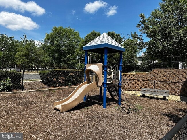 Building Photo - 5958 Founders Hill Dr