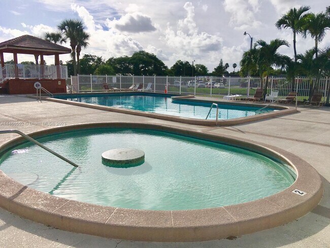 Building Photo - 1223 SW 128th Ave