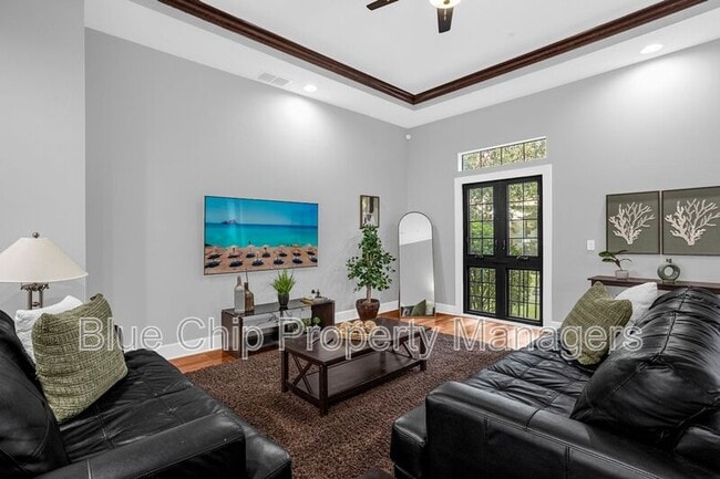 Building Photo - 14518 Damai Ln
