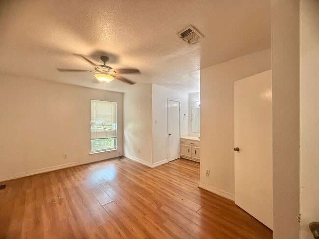 Building Photo - 3602 Brier Gardens Dr