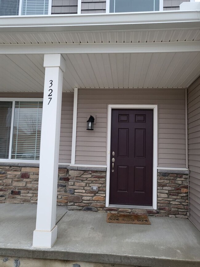 Building Photo - Spacious 4-Bedroom, 2.5-Bath Home Near Dow...