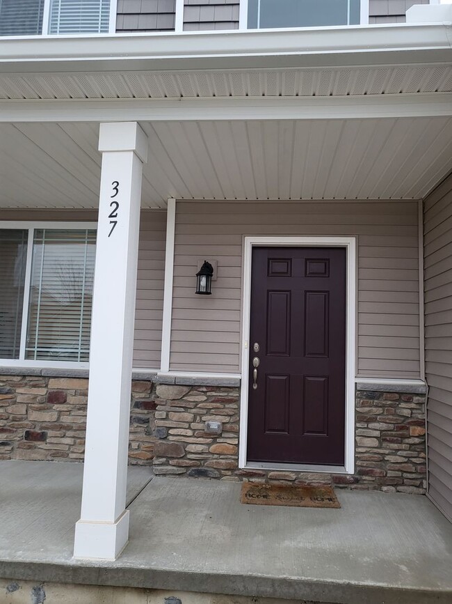 Building Photo - Spacious 4-Bedroom, 2.5-Bath Home Near Downtown Holly