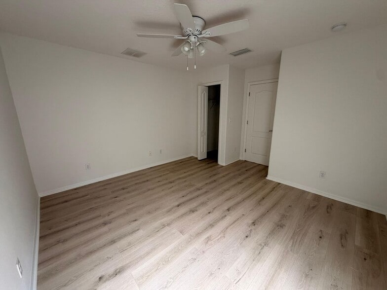 Building Photo - 5011 58th Terrace E