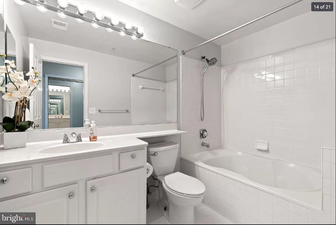 Master Bathroom ( in suite) - 115 Timberbrook Ln