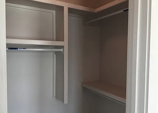 Building Photo - 2 bed/2.5 bath in the Nations!