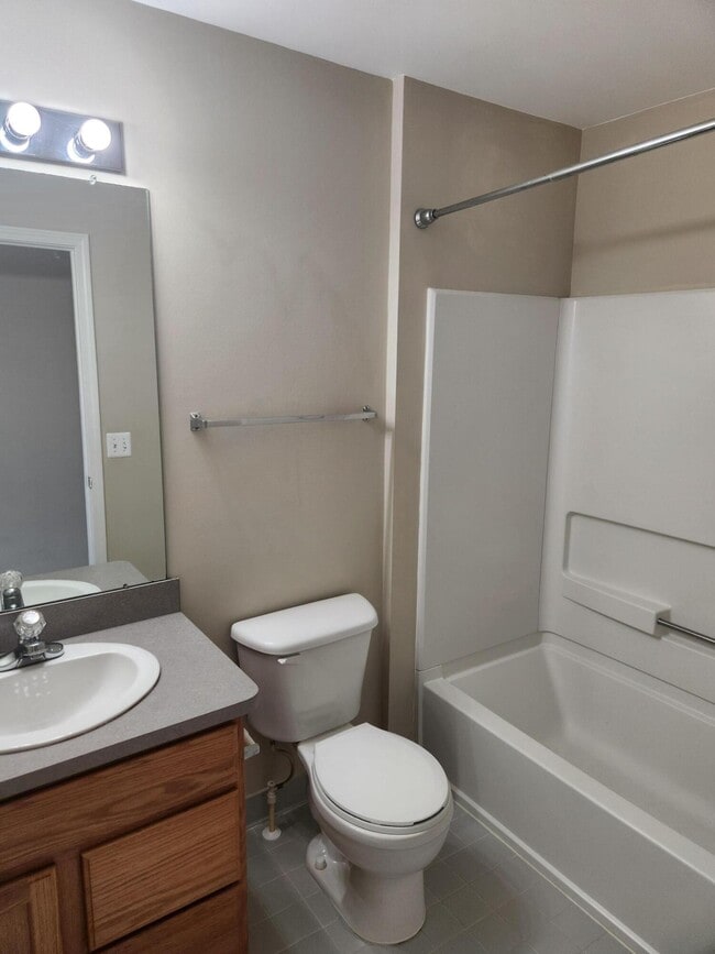 Building Photo - 39475 Springwater Dr