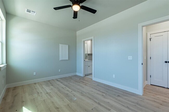 Building Photo - 224 N 3rd St