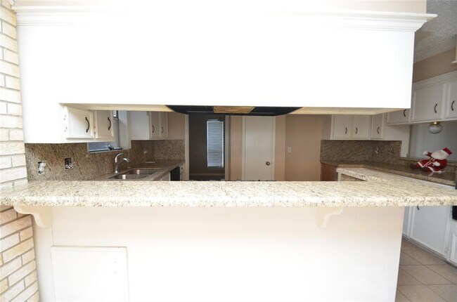 Building Photo - 439 Breeze Park Dr