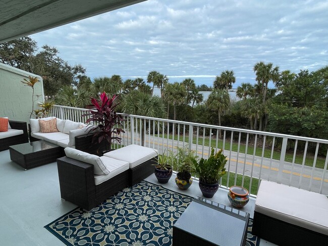 Building Photo - Upscale 3 BR Furnished Condo in Inlet at S...