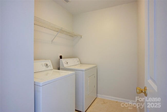 Building Photo - 12411 Stratfield Pl Cir