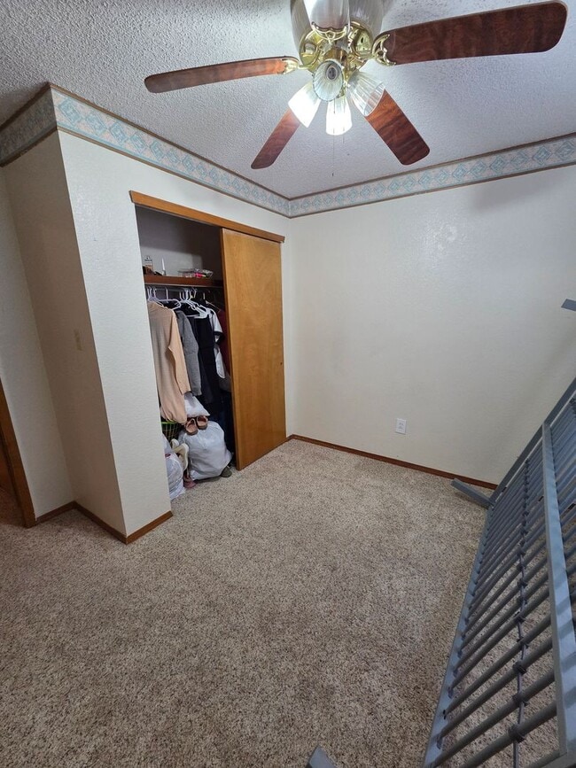 Building Photo - Large 4 Bdrm/3 Bath Home Close to Holloman AFB