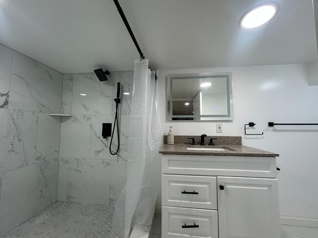 Building Photo - 1115 Keane St