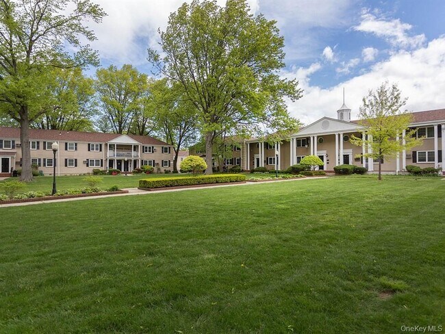 Building Photo - 67-51 223rd Pl