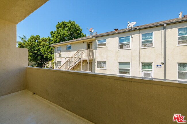 Building Photo - 2803 Arizona Ave