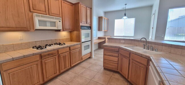 Building Photo - 1085 Crystal Springs Dr