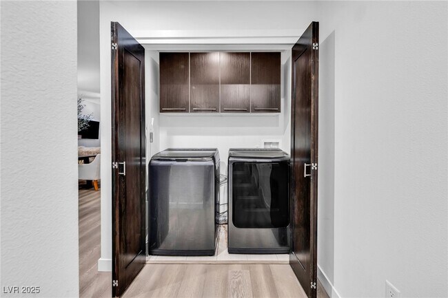 Building Photo - 8925 W Flamingo Rd