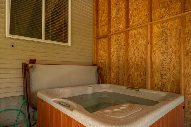 Building Photo - 3627 Bills Loop Rd