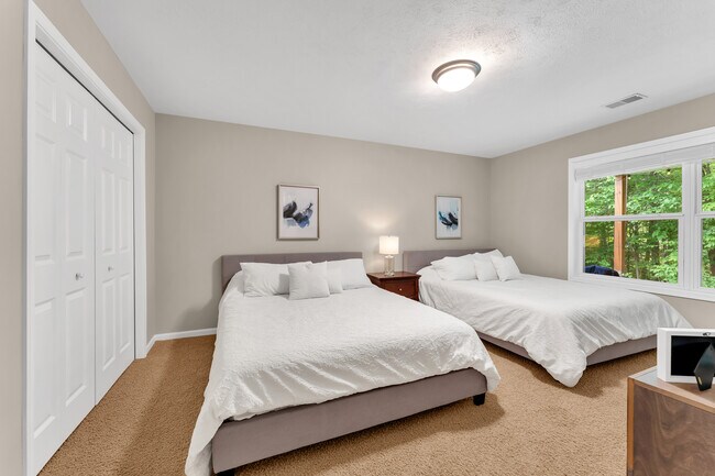 Building Photo - 6690 Green Valley Ct SE