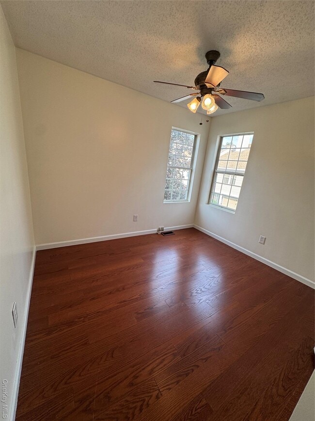 Building Photo - 2910 Whispering Hills Dr