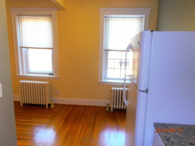 Building Photo - 38 Linnaean St
