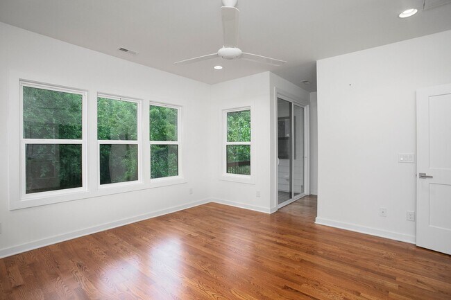 Building Photo - Modern Beauty In Charming Neighborhood!