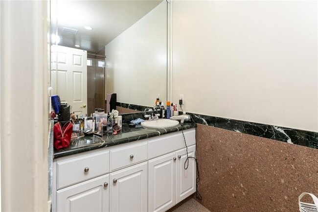 Building Photo - 7935 Hazeltine Ave