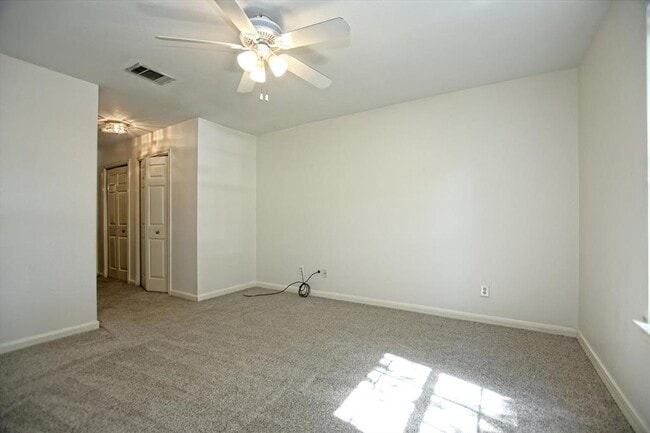 Building Photo - 101 S Mockingbird Cir