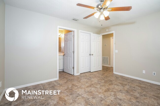 Building Photo - 13 43rd Ct