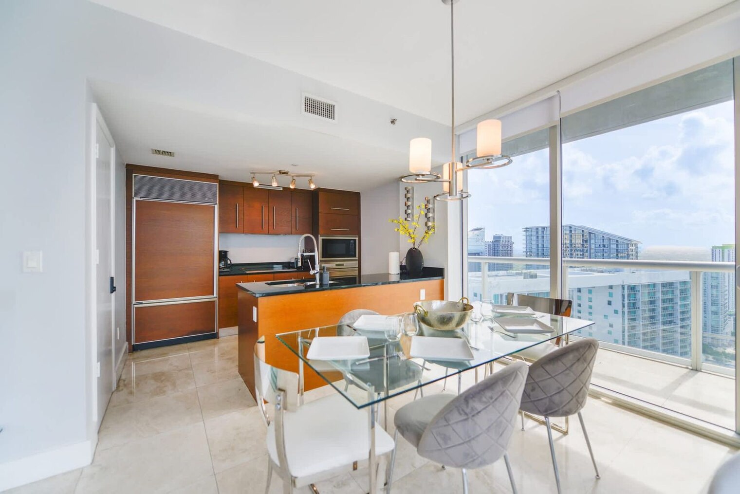 Building Photo - 485 Brickell Ave