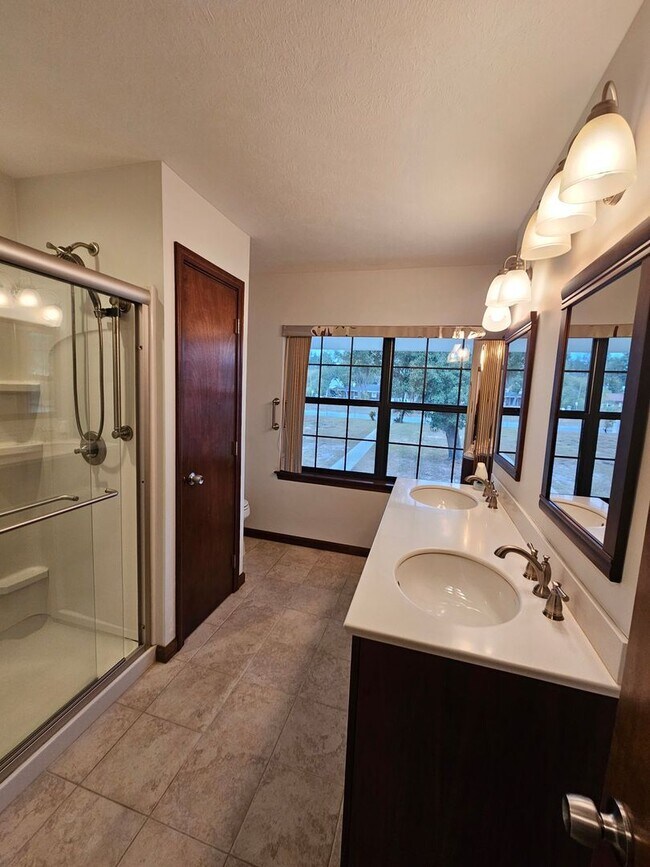 Building Photo - Peaceful, Entertainer's Dream on the Waterfront in Beautiful Donalson Point!