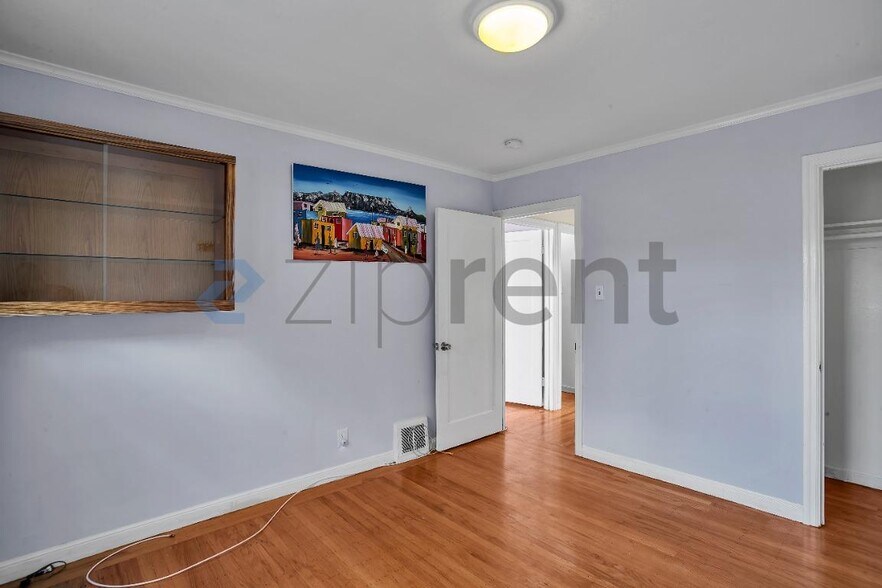 Building Photo - Unit