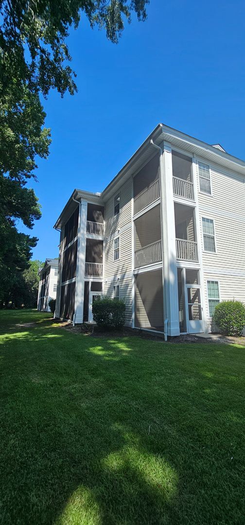 Building Photo - River Oaks Community