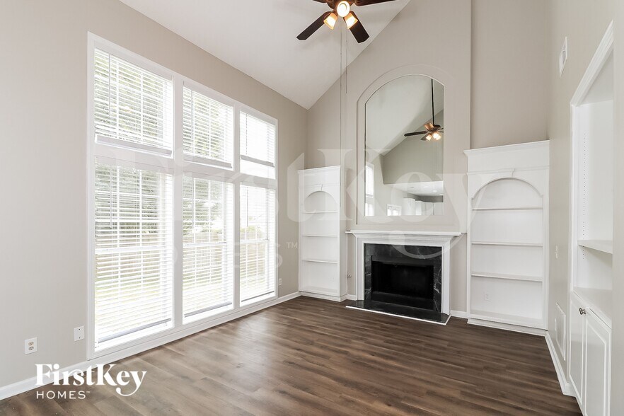 Building Photo - 1455 Chamirey Dr SW