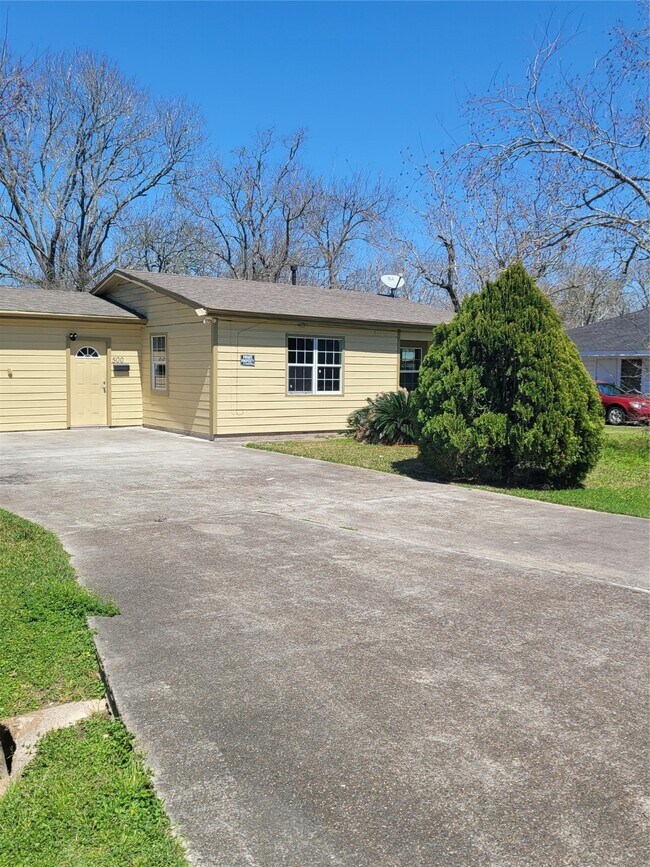 Primary Photo - 500 Bluebonnet Dr