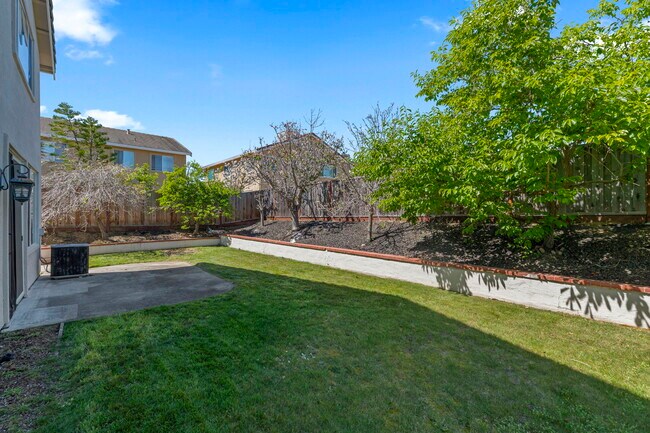 Building Photo - 5220 Peacock Hill Dr