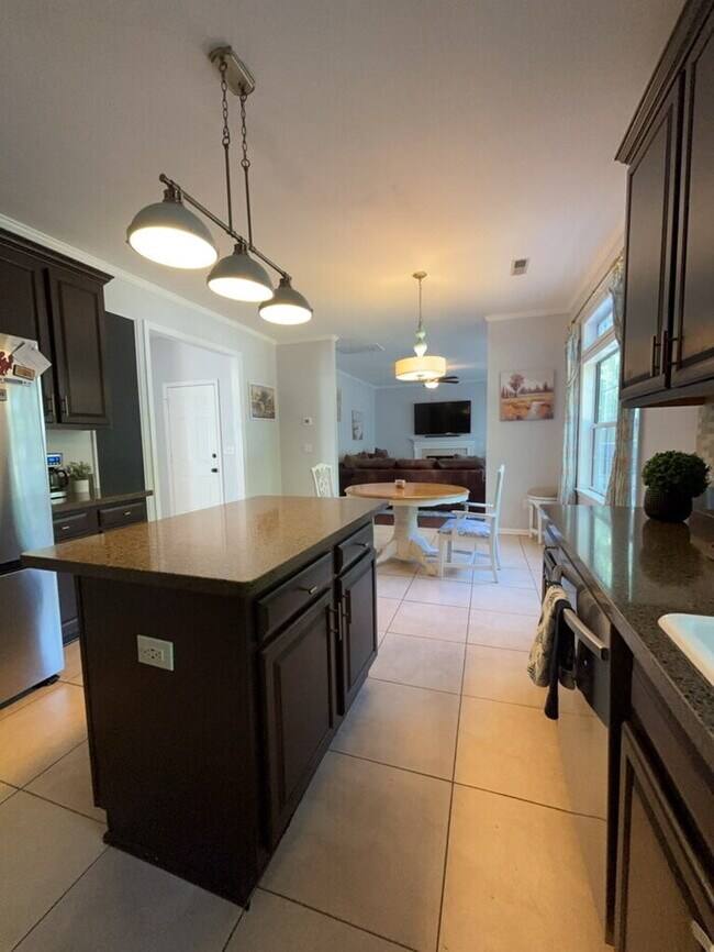 Building Photo - 1009 Ariel Ct