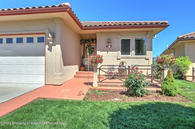 Primary Photo - Townhome in Rifle!