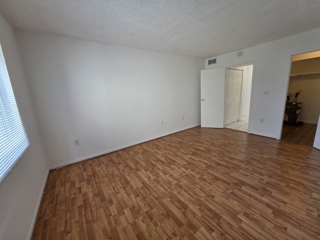 Building Photo - 104 Miami Gardens Dr