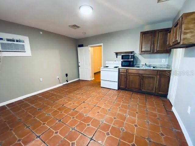 Building Photo - 9718 N Nebraska Ave