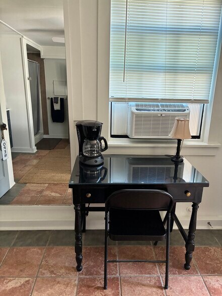 Building Photo - 1308 E Washington Ave