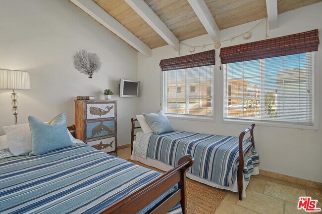 Building Photo - 213 Via Cordova