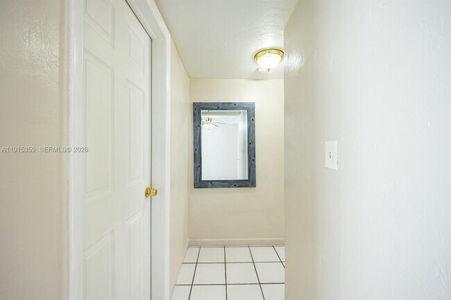 Building Photo - 1225 W 35th St